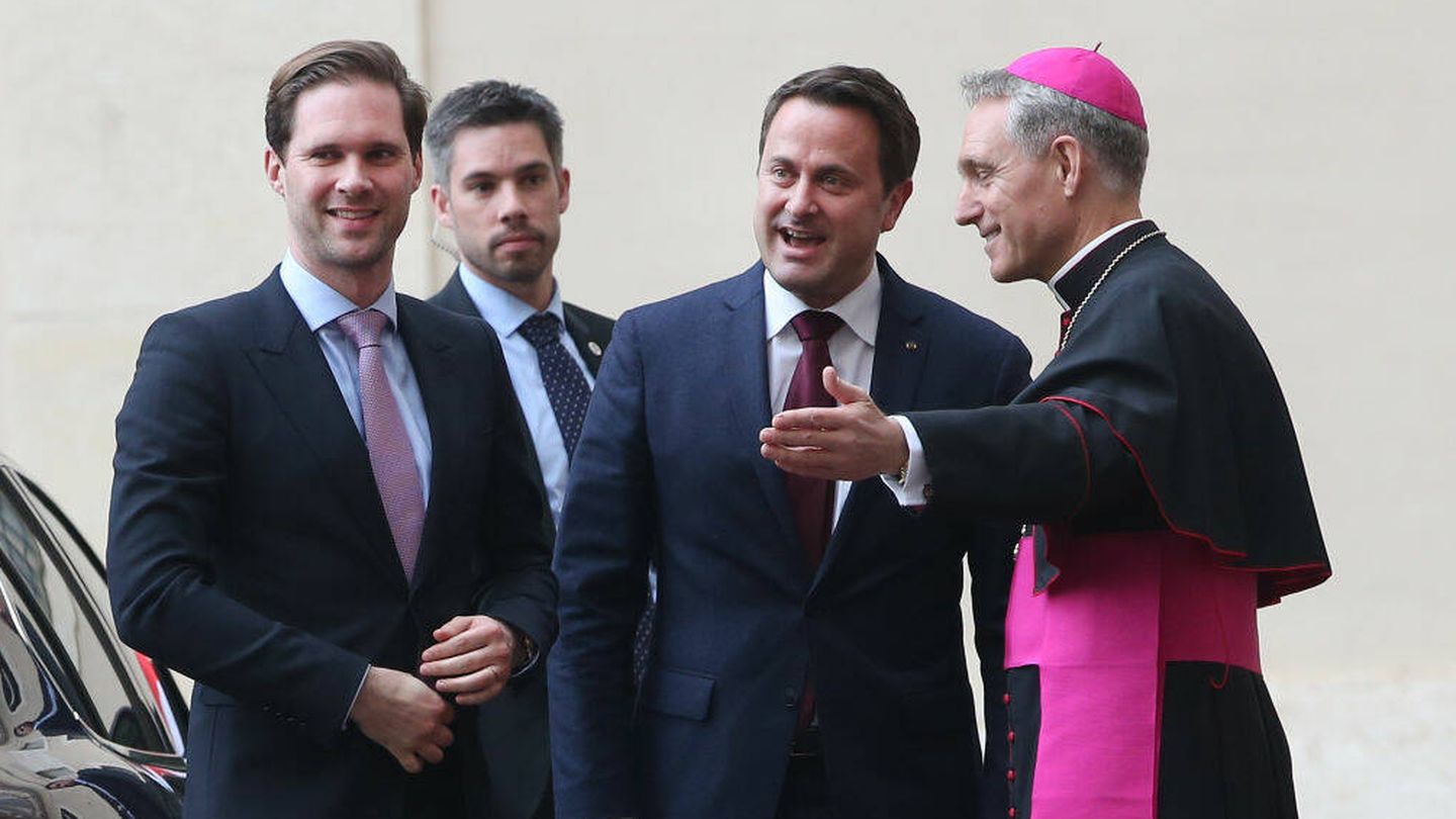  Xavier Bettel y Gauthier Destenay, en el Vaticano. (Getty)