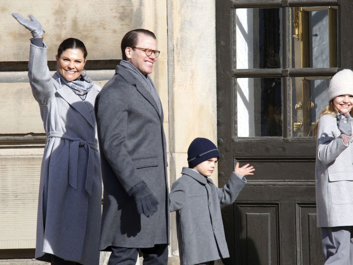 Foto: Los príncipes de Suecia junto a sus hijos en una imagen de archivo. (EFE/Johan Jeppsson)