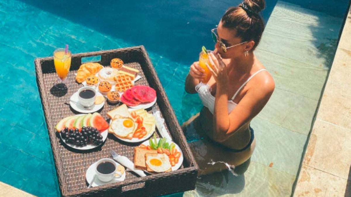 Desayunos flotantes: la lujosa moda veraniega que arrasa en Instagram