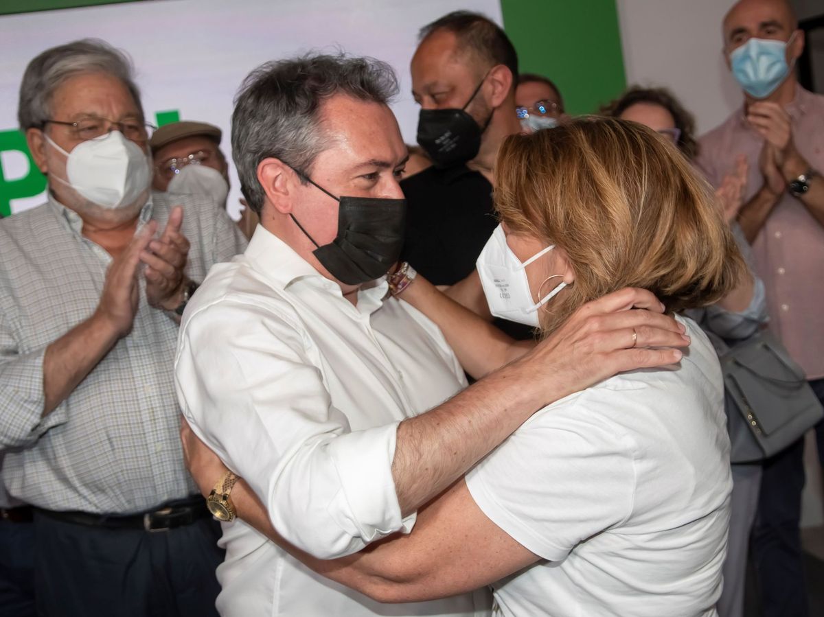 Foto: El próximo secretario general del PSOE de Andalucia, Juan Espadas, felicitado a Susana Díaz. (EFE) 
