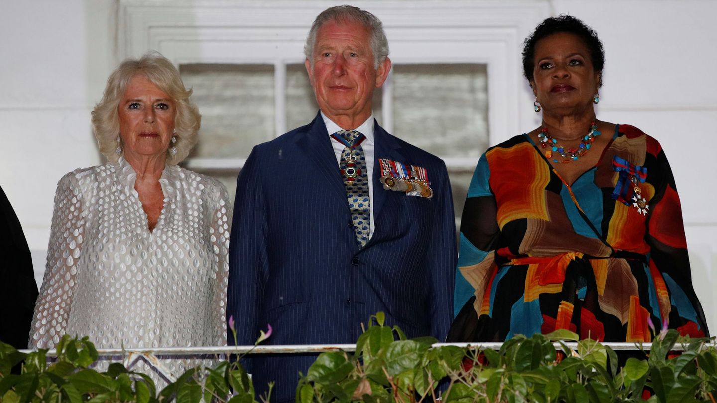 El príncipe Carlos y la duquesa de Cornualles en Barbados. (Reuters)