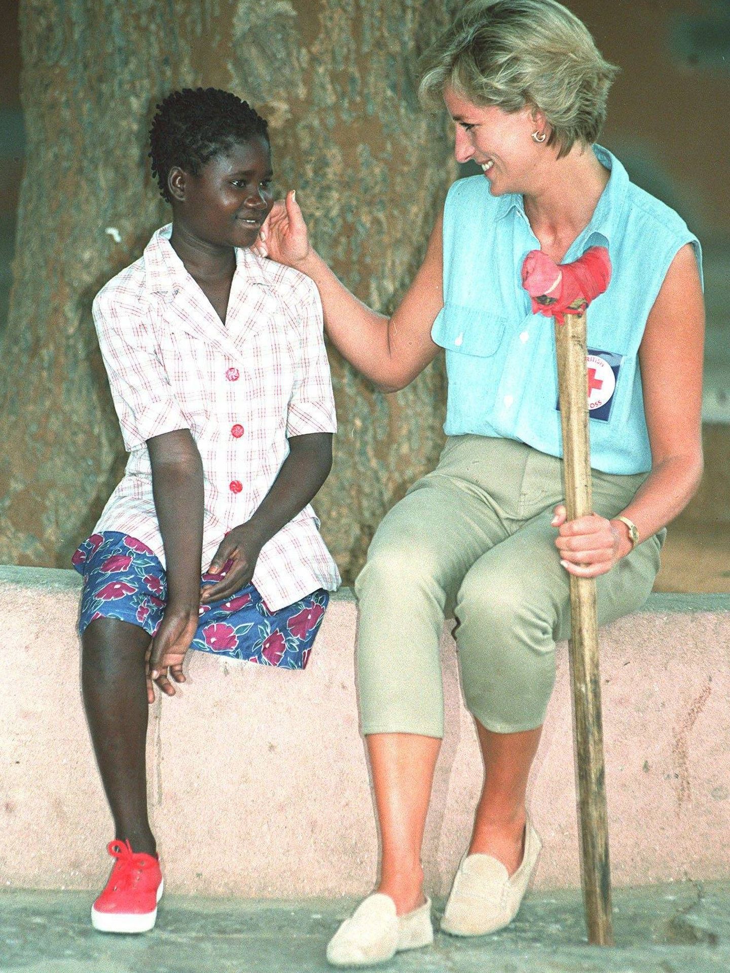 La princesa Diana de Gales con Sandra en 1997. (Cordon Press)