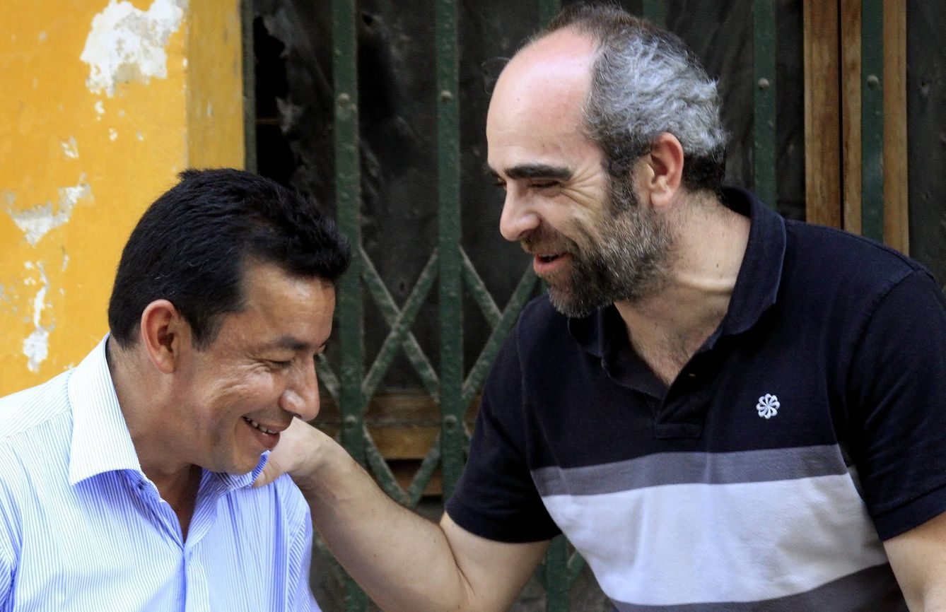 José Crisanto Gómez y el actor Luis Tosar, en el Festival de Cine de Cartagena de Indias. (EFE)