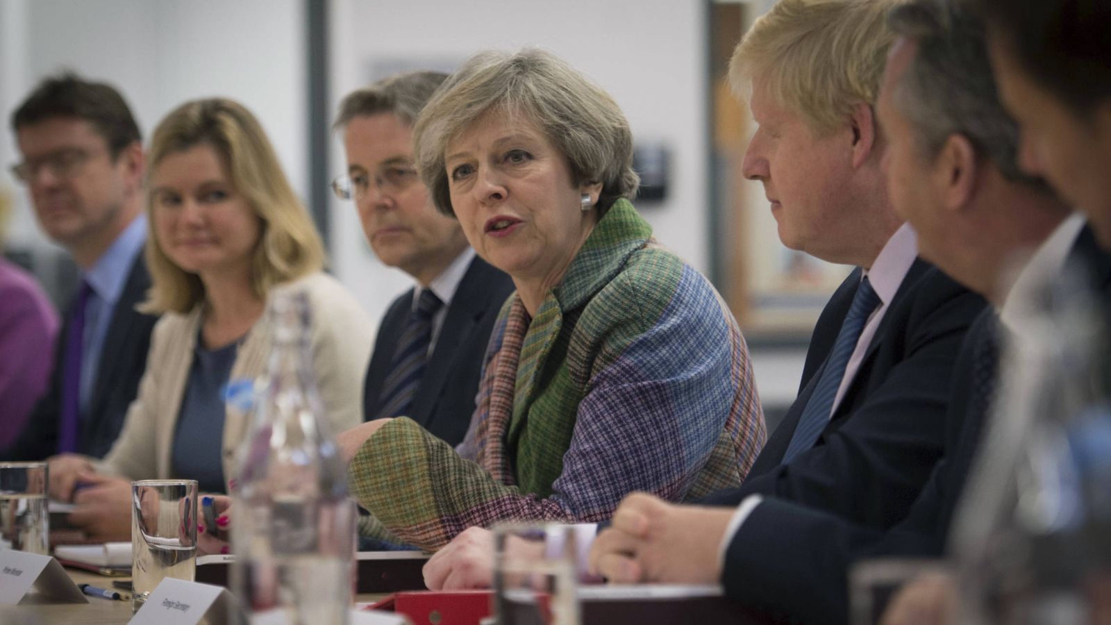 Foto: La primera ministra británica, Theresa May, durante una reunión del gabinete regional en Runcorn, Cheshire. (Reuters)