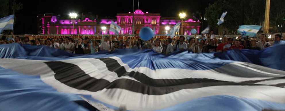 Foto: Indignación popular contra Kirchner tras el apagón de Endesa y el desplome de YPF