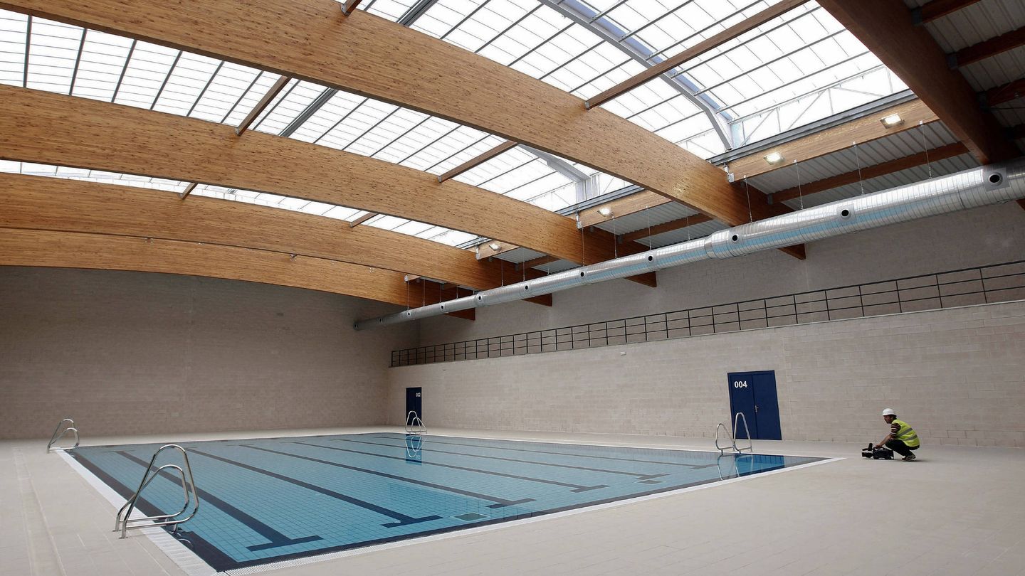 La piscina del centro penitenciario Norte II, la nueva cárcel de Pamplona. (EFE)
