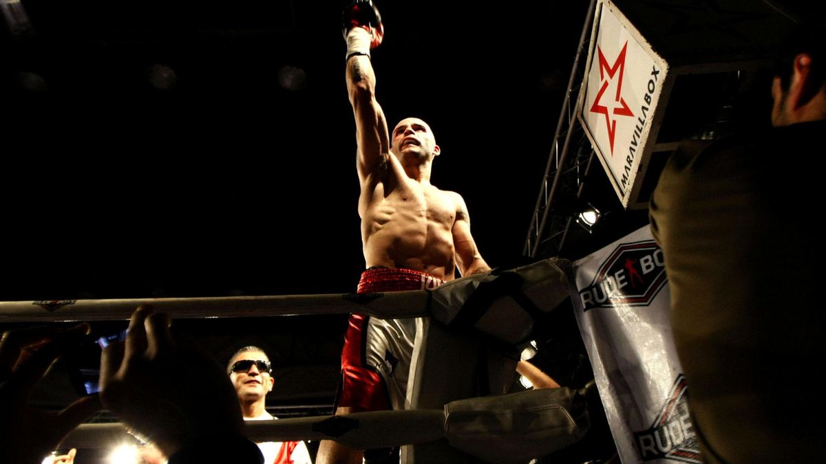 El español Kiko Martínez revalida el título mundial tras derrotar por KO a Hasegawa