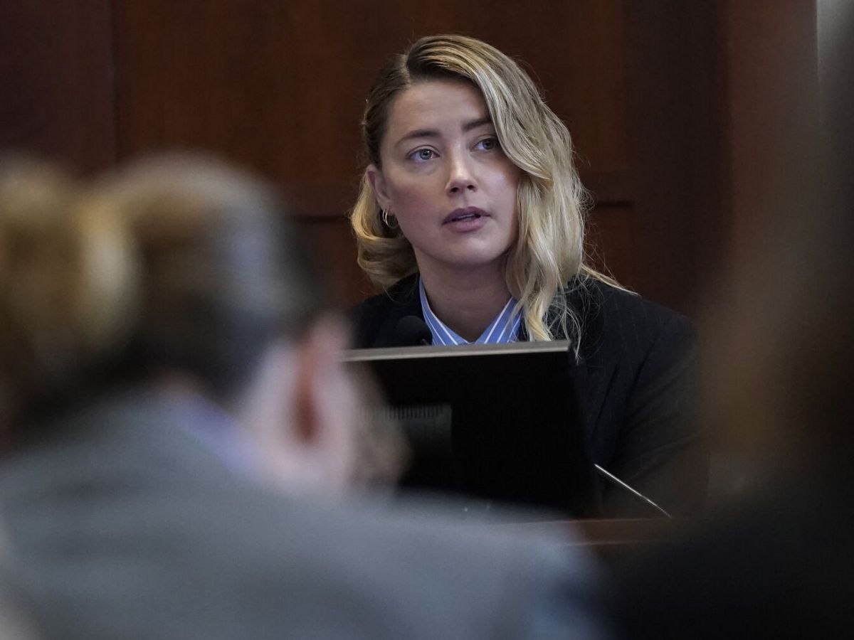 Foto: El testimonio entre lágrimas de Amber Heard. (EFE/Elizabeth Frantz)
