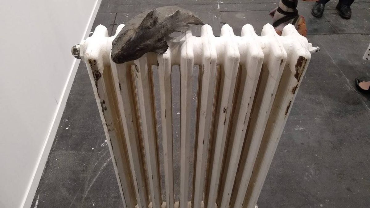 Una carpa en un radiador a 17.500 euros: ARCO 2020, ¿arte o cachondeo?
