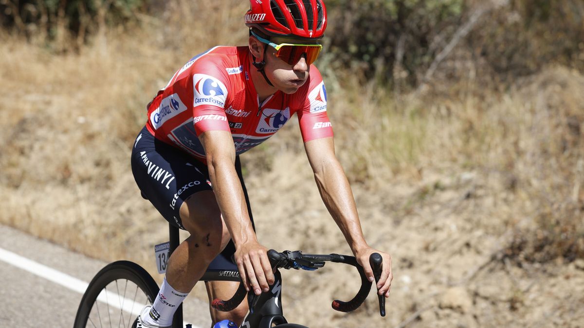 Richard Carapaz reina en Navacerrada y Evenepoel se adjudica La Vuelta a España