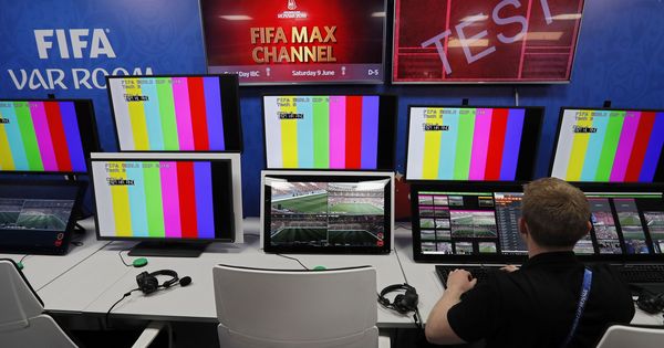 Foto: Una sala VAR durante el mundial de fútbol de Rusia. (EFE)