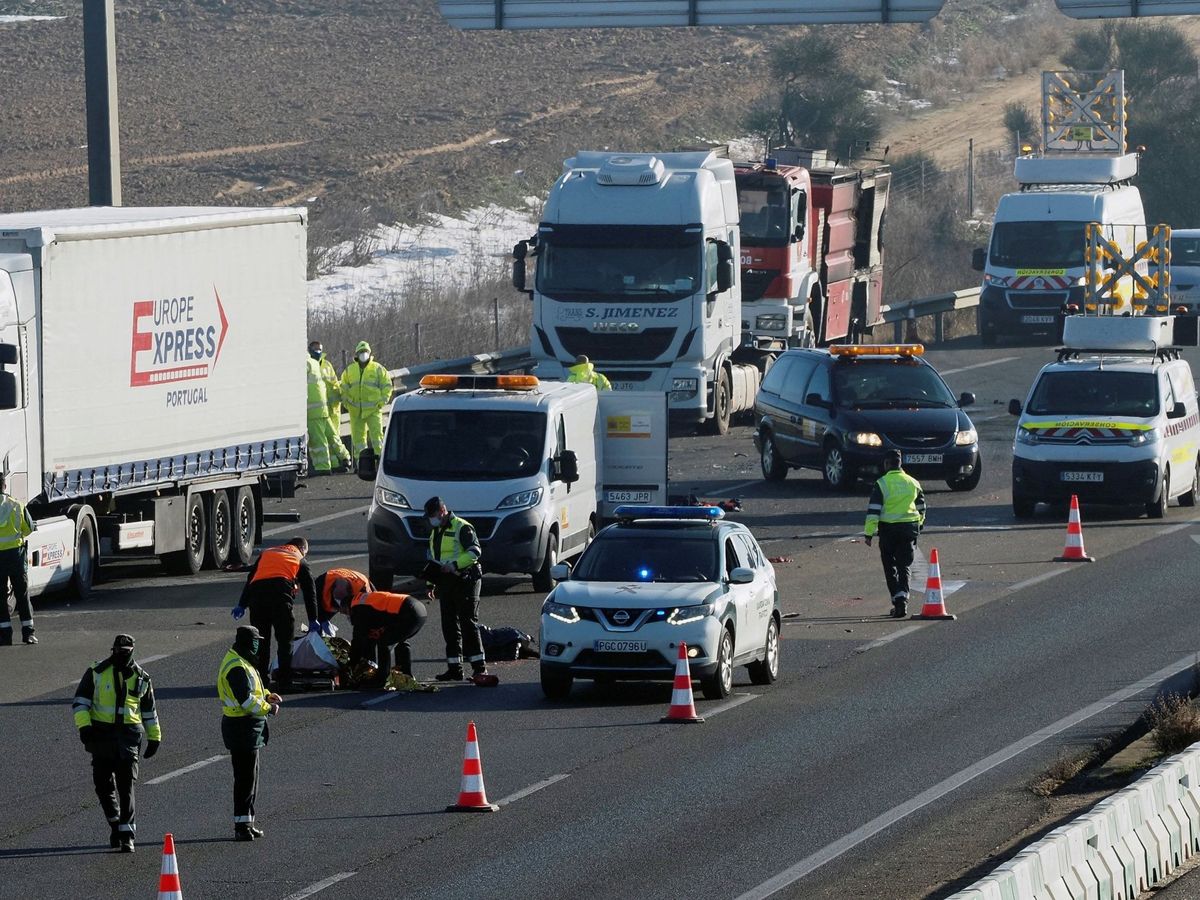 Foto: Imagen de archivo de un atropello en una autopista española. (EFE/R. Garcia)