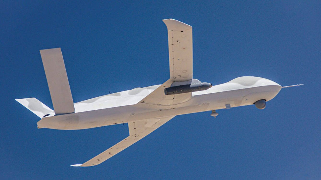 Foto: Un dron Avenger, capaz de seguir y atacar objetivos de forma autónoma. (General Atomics)