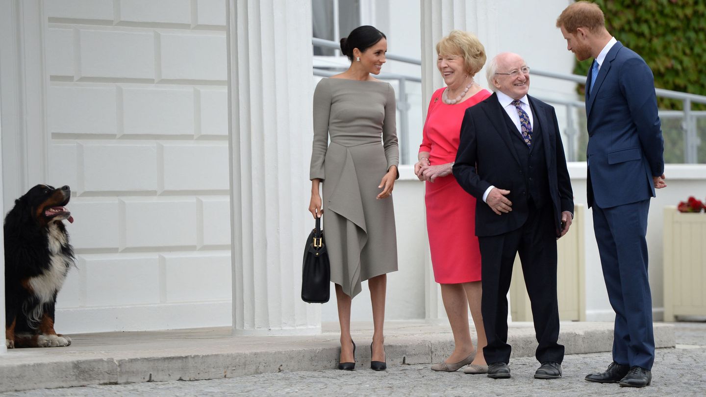 La princesa junto al presidente, Harry y su esposa. (Cordon)