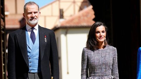 Perlas australianas, un vestido nuevo de tweed y una elección sin precedentes: la reina Letizia, en el Premio Cervantes
