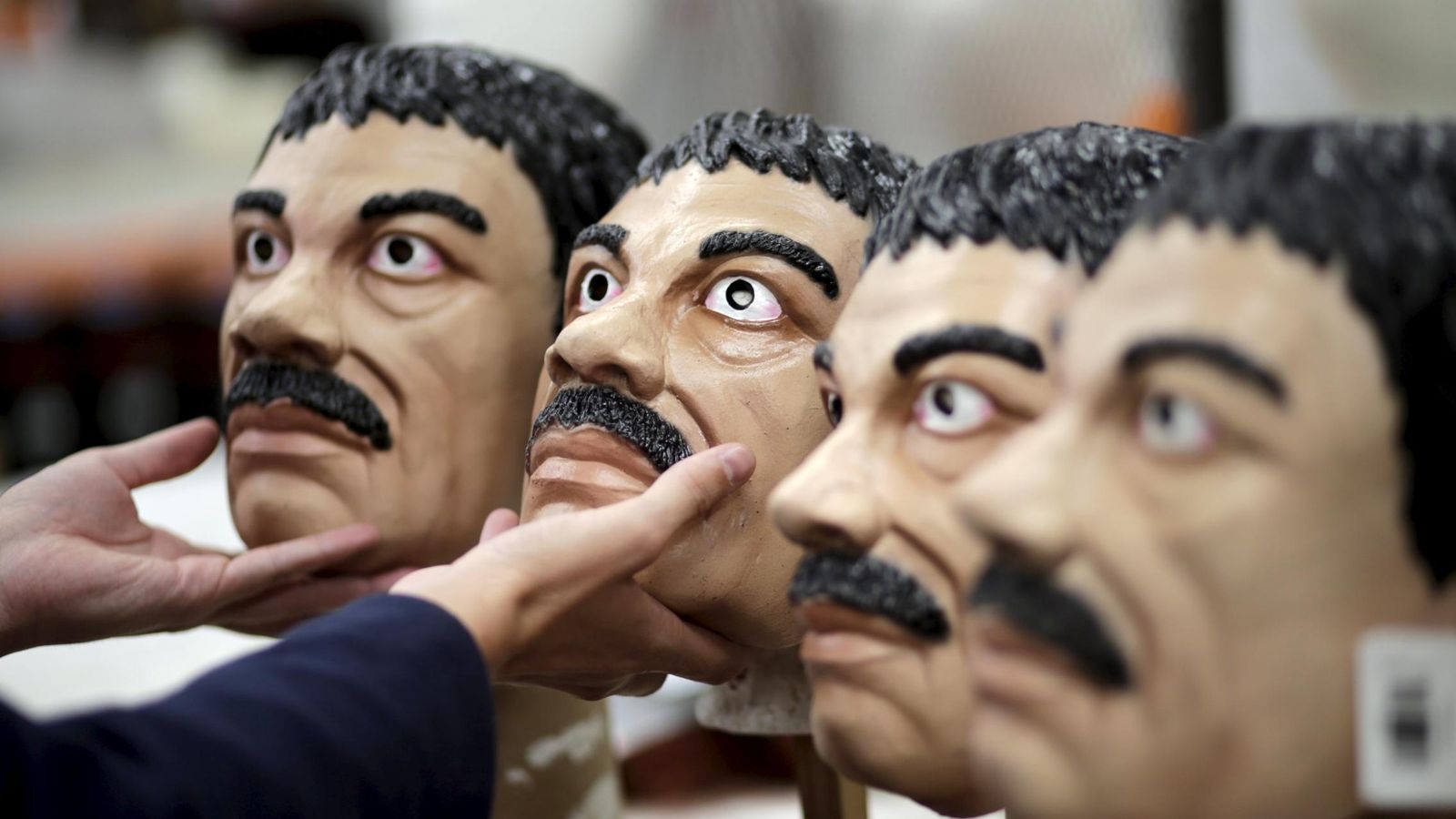 Foto: Caretas con el rostro de 'El Chapo' Guzmán (Reuters)