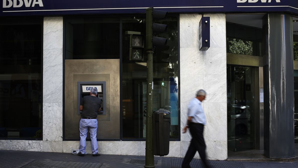 BBVA congela algunos trabajos web para su filial chilena tras el interés de Scotiabank 