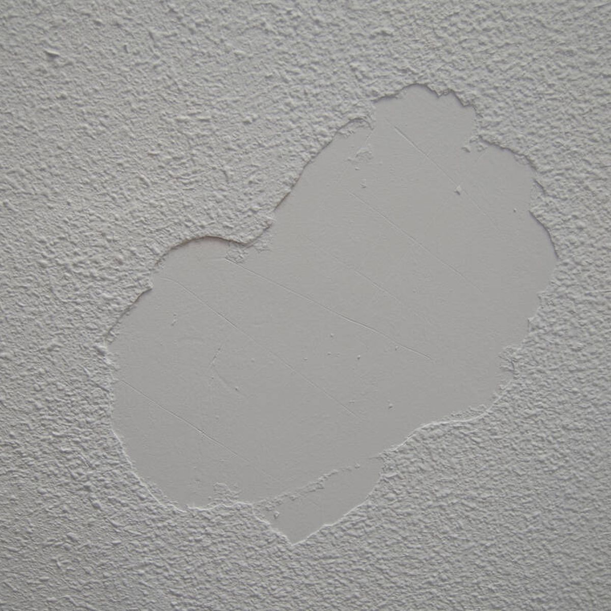 Cómo poner papel pintado en una pared con gotelé si te quieres ahorrar  quitarlo