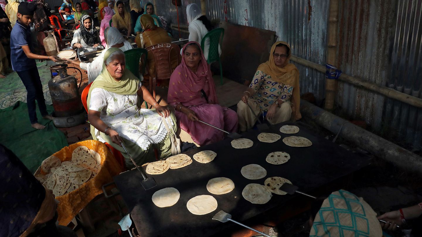 Los 'chapatis' nunca faltan en el menú de Aarav (Reuters/Rupak De Chowdhuri)