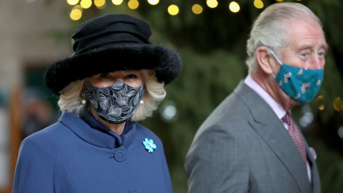 El príncipe Carlos y Camilla se unen a la lista de los royals vacunados contra el covid