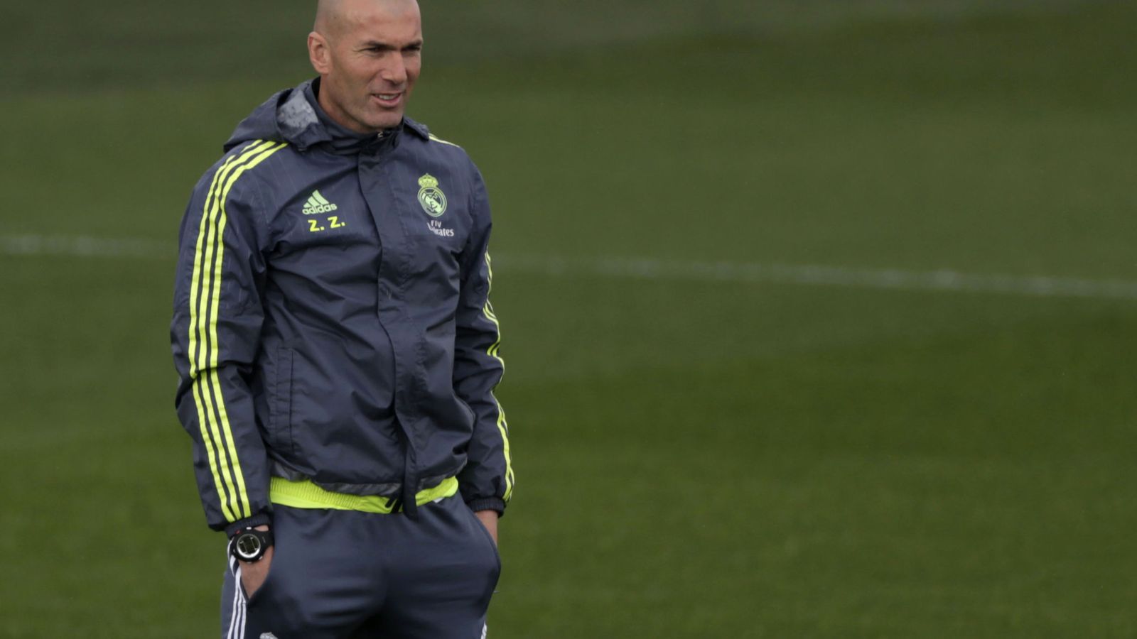 Foto: Zidane, en el entrenamiento del Madrid (EFE)