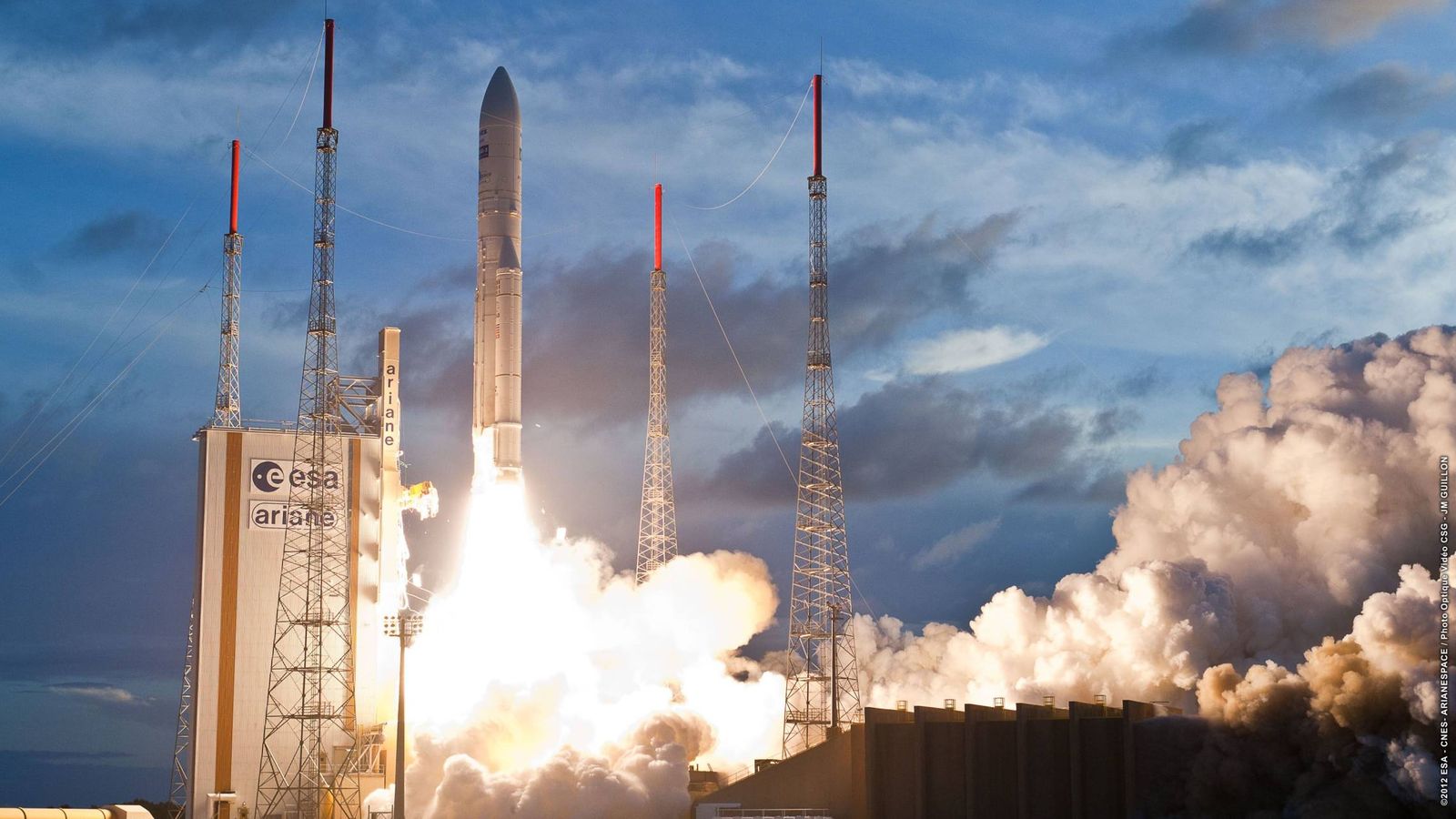 Foto: Así se fabrican las piezas del cohete Ariane, el más potente de la ESA, en Madrid.