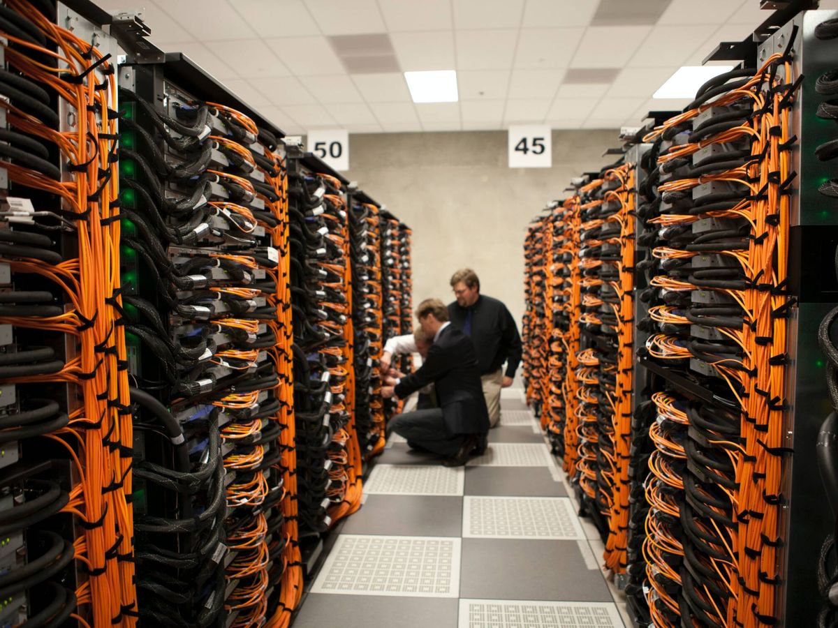 Foto: Una sala de servidores que almacenan páginas web. (Unsplash/@scienceinhd)