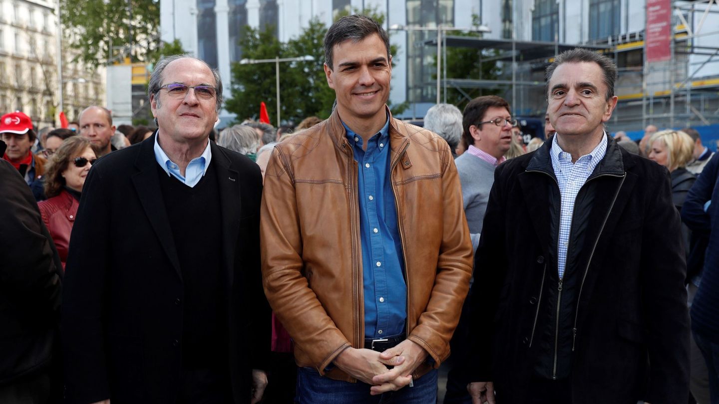 Pedro Sánchez (c),  Ángel Gabilondo (i) y el secretario general del PSM, José Manuel Franco. (EFE)