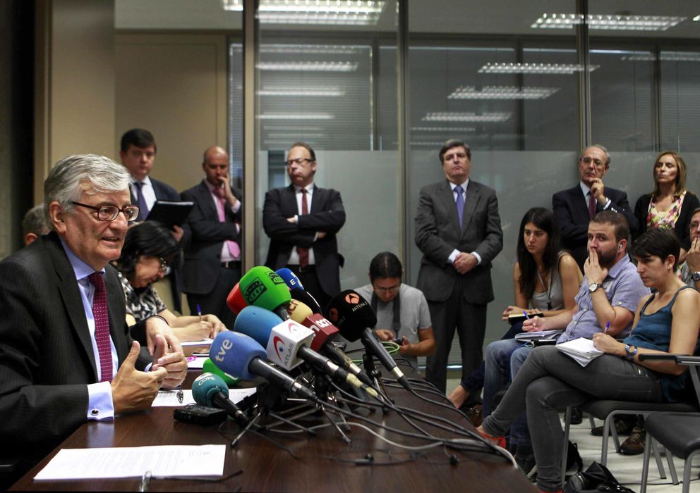 Foto: El fiscal general del Estado, Eduardo Torres-Dulce (i). (EFE)