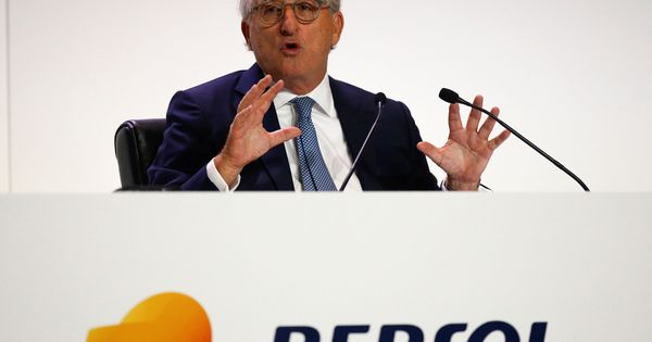 Foto: El presidente de Repsol, Antonio Brufau, durante su intervención en una junta de accionistas de la compañía. (Reuters)