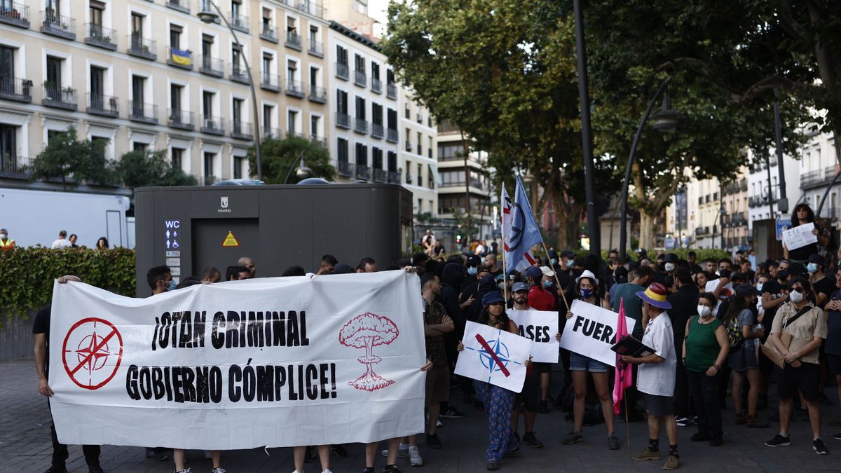 Más policías que manifestantes en Tirso de Molina: el movimiento anti-OTAN confirma su extinción