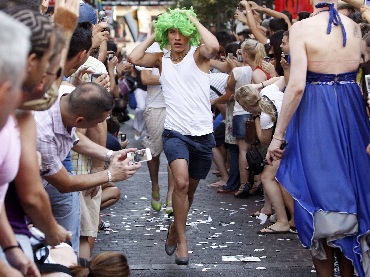 Carrera de tacones de las fiestas del Orgullo en Madrid en 2011 (EFE)