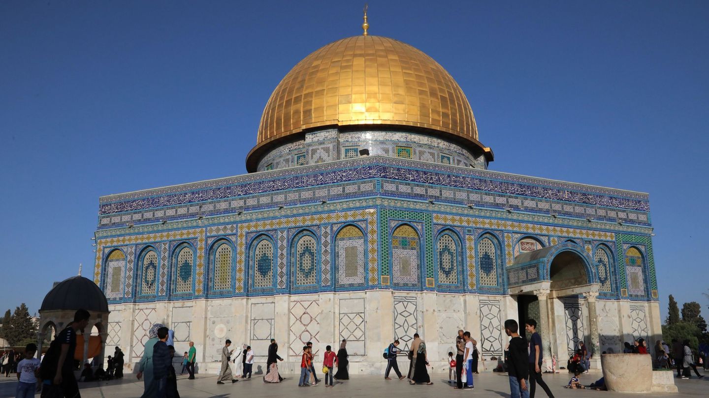 JER01. JERUSALÉN (GAZA Y CISJORDANIA), 28 05 2019.- Vista general de la Cúpula de la Roca este martes, en el complejo de la mezquita al-Aqsa, durante el mes sagrado del Ramadán, en Jerusalén (Jerusalén). Los musulmanes de todo el mundo celebran 