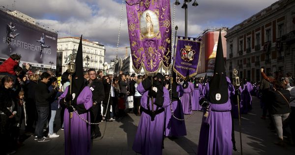 Foto: Una procesión de Semana Santa en Madrid. (Reuters)