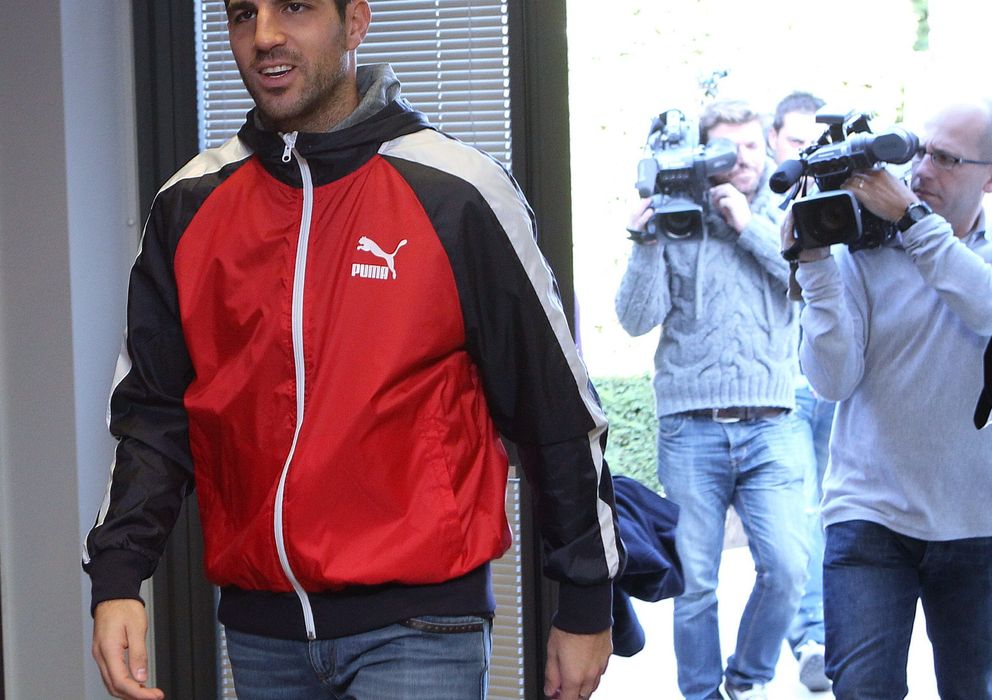 Foto: Cesc Fàbregas a su llegada la rueda de prensa (Efe).