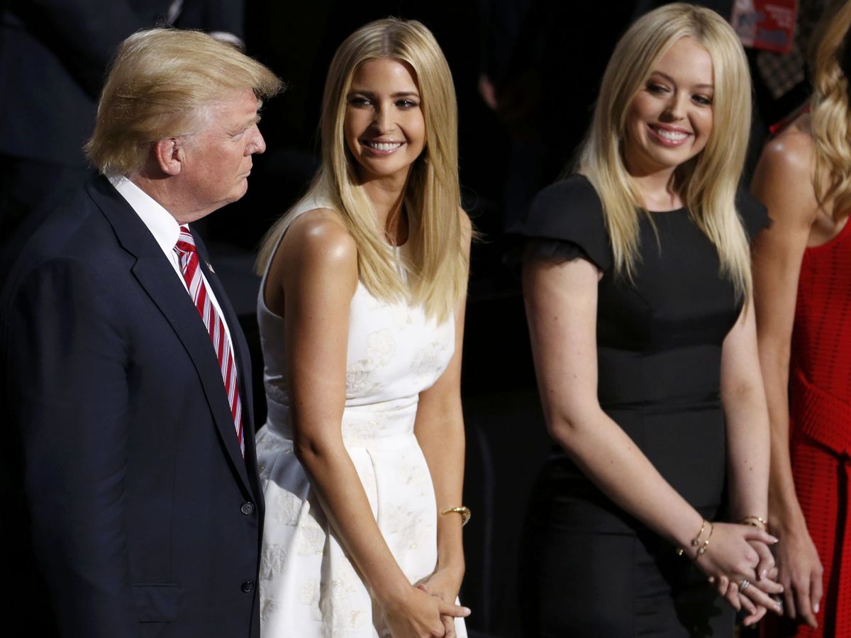 Foto: Donald Trump, con sus hijas Ivanka y Tiffany. (Reuters)