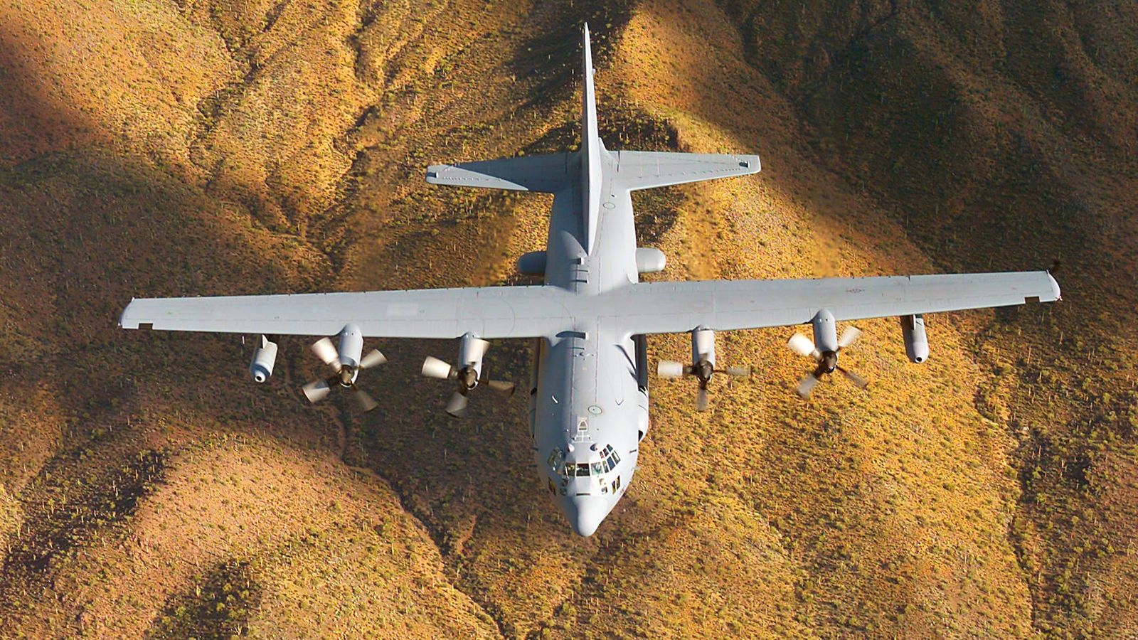 Foto: El Lockheed EC-130H Compass Call, uno de los aparatos utilizados por EEUU para su guerra electrónica contra el ISIS. (Foto: Wikimedia Commons)