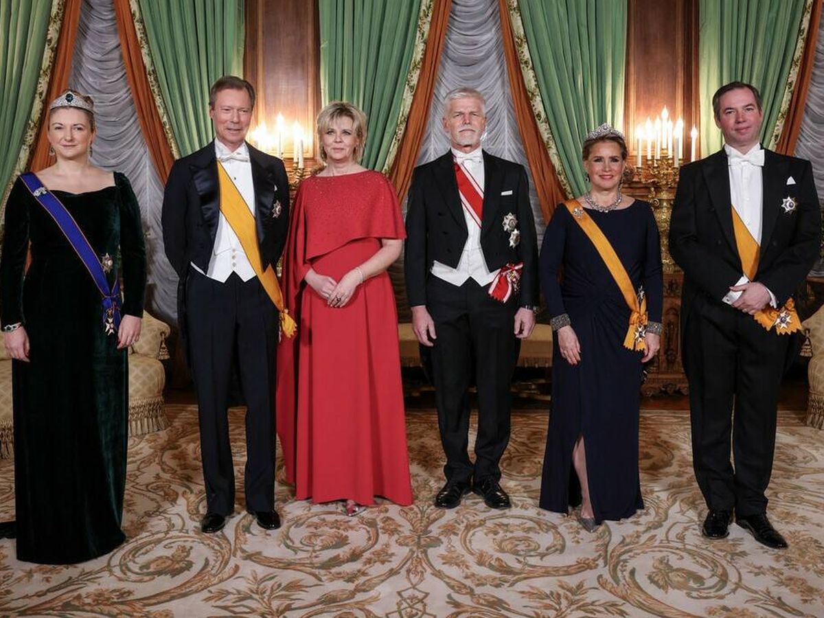 Foto: Los grandes duques y sus herederos, con el presidente de la República Checa y su esposa. (Casa Ducal/Sophie Margue)