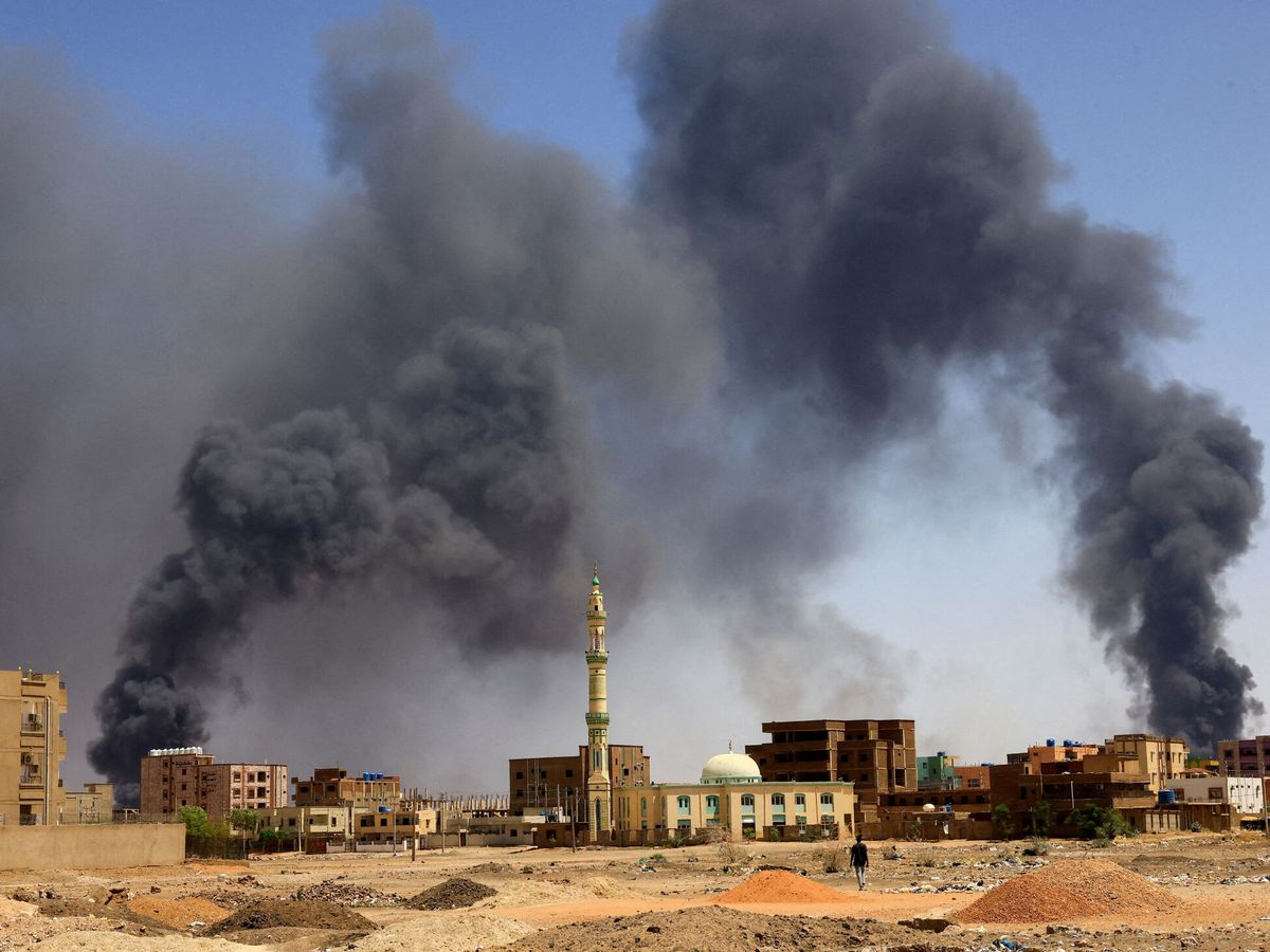 Foto: Edificios dañados tras un bombardeo en Jartum, Sudán. (Reuters/Mohamed Nureldin Abdallah)