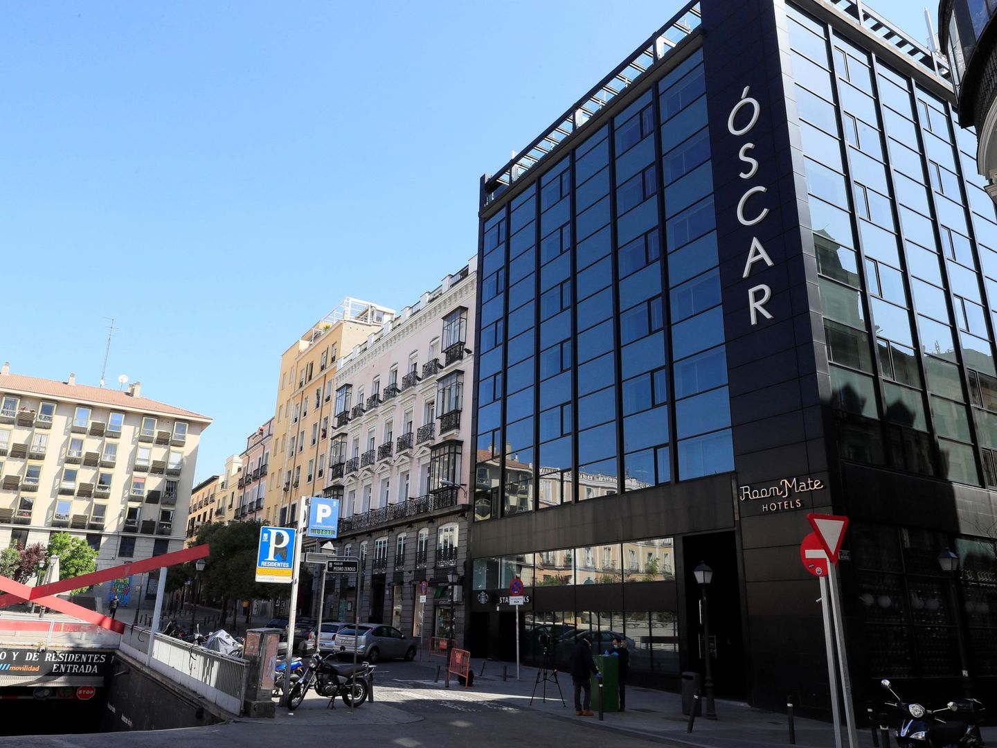 Vista de la fachada del hotel Room Mate Óscar en el centro de Madrid. (EFE)