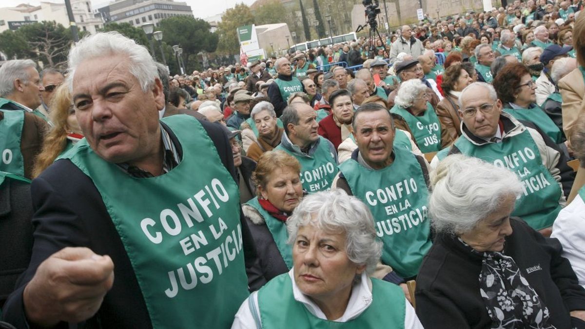 Miles de personas protestan en Madrid por intervenciones de Fórum y Afinsa