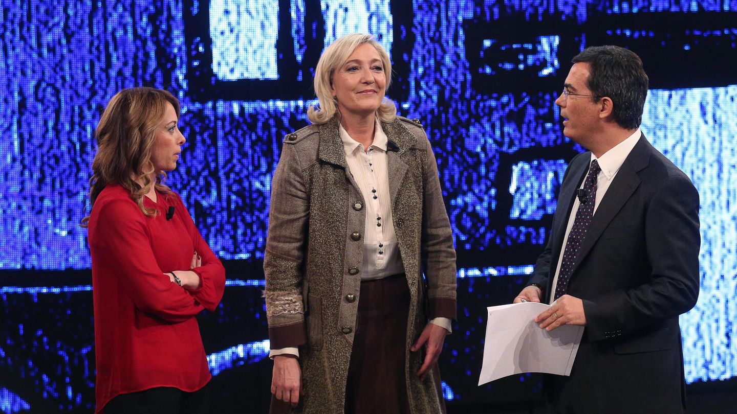 Giorgia Meloni y Marine Le Pen, en un programa de televisión en 2015. (EFE/Alessandro Di Meo)