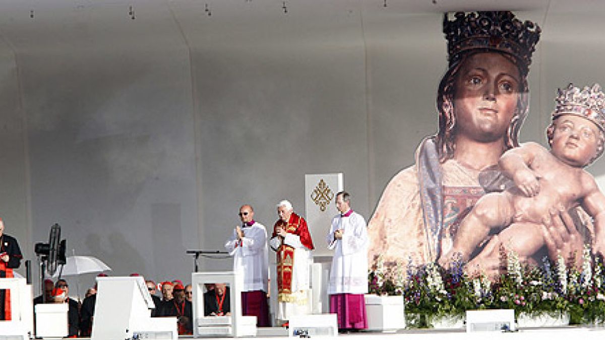 El Papa pide a los jóvenes en el Vía Crucis que no pasen de largo ante el dolor