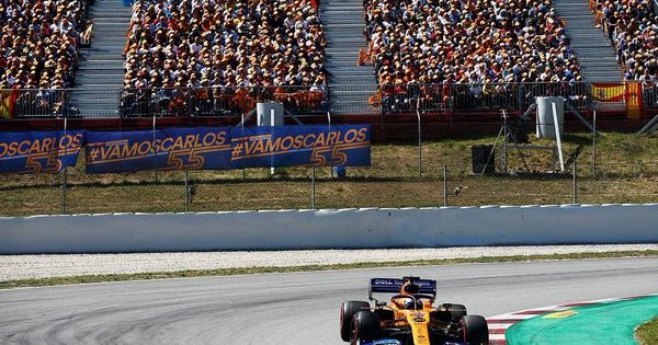 Foto: Carlos Sainz reconoció que el apoyo del público y correr en casa la ayudaron a ser más agresivo (McLaren)