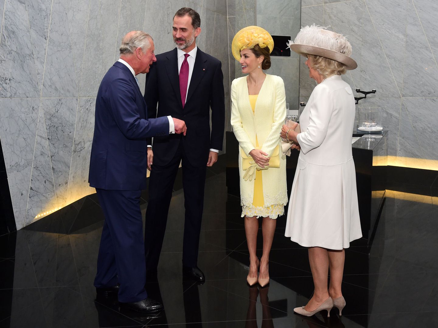 Los Reyes con el príncipe Carlos y la duquesa Camilla. (Reuters)