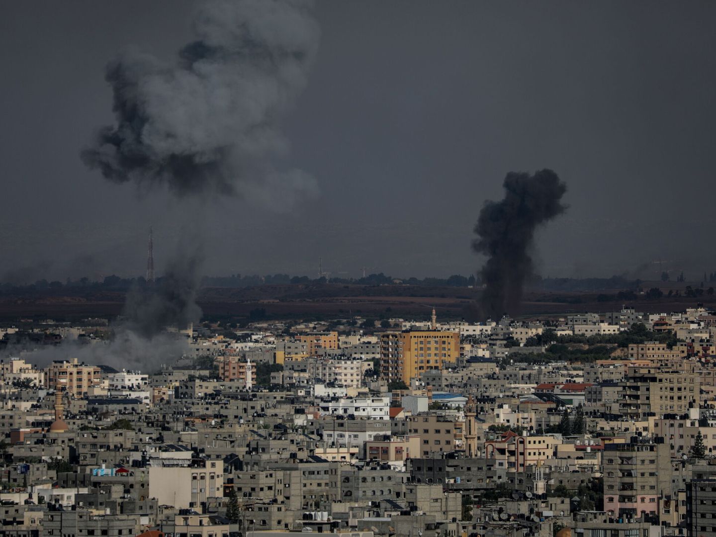 Israel respondió con ataques aéreos sobre Gaza. (EFE/Mohammed Saber)