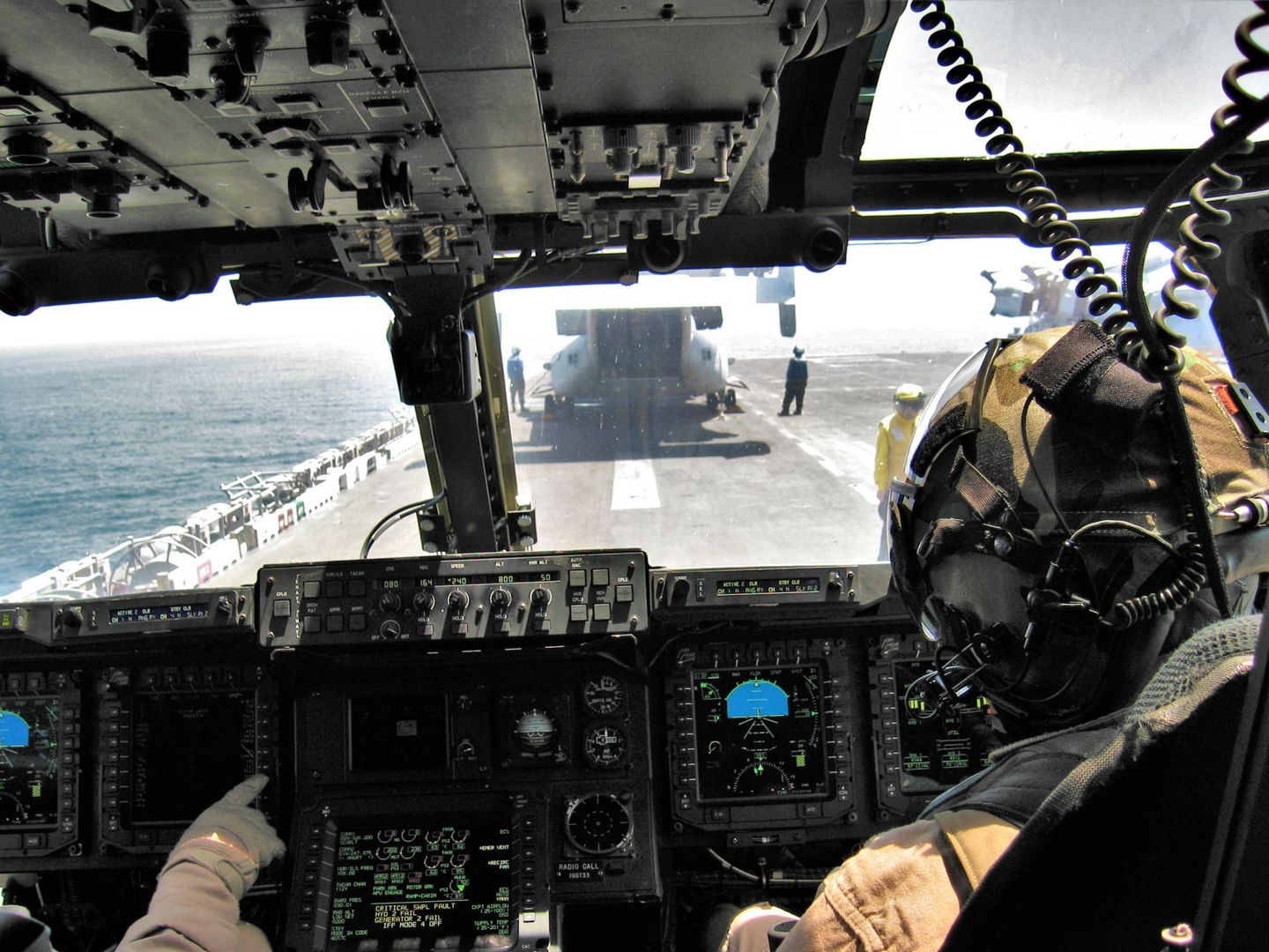 A bordo del USS Bataan (LHD 5). Cabina del Osprey preparando el despegue (Juanjo Fernández)