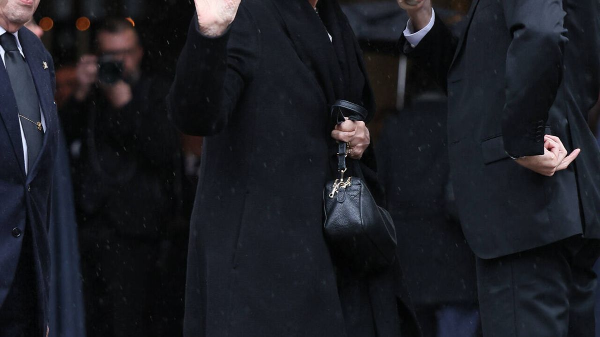 La reina Sofía sorprende al acudir al funeral de Víctor Manuel de Saboya, enemigo de Juan Carlos