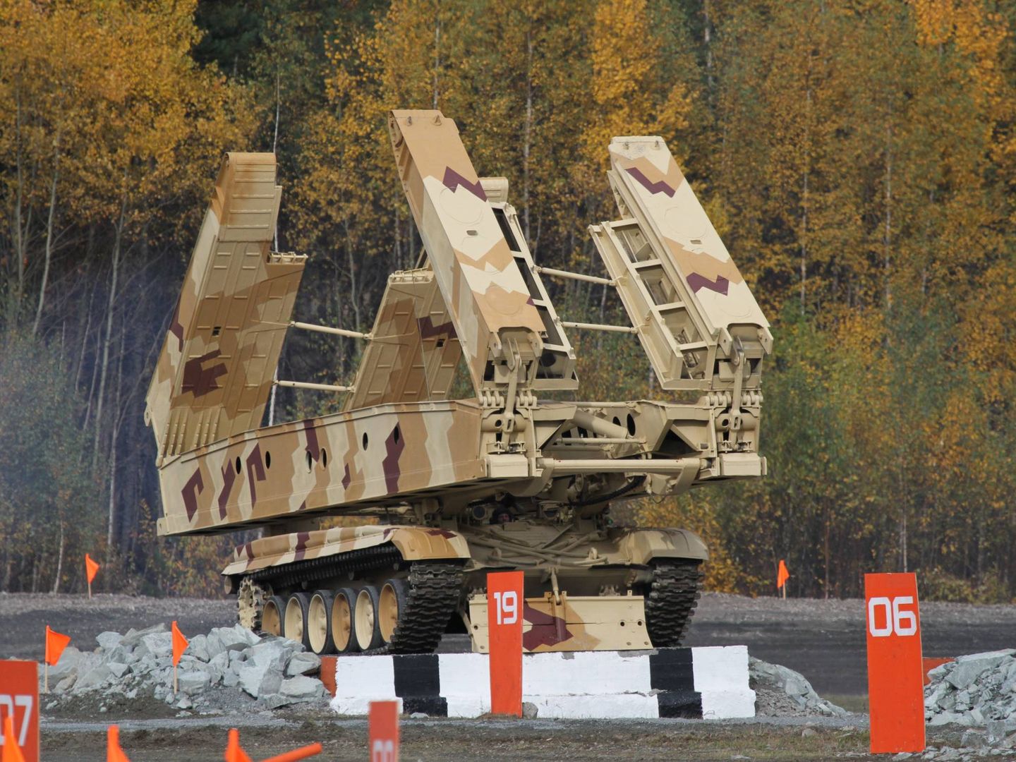 MTU-72, sobre chasis de T-72 y capaz para 50 toneladas. Foto: Nizhniy Tagil