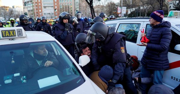 Foto: Los taxistas madrileños cumplen medio mes en huelga. (Reuters)